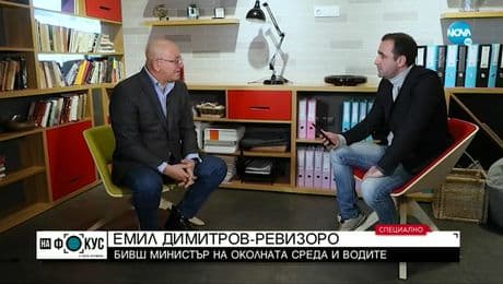 изображение на "Срещу течението": Частни джипки за държавна употреба