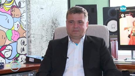 изображение на Сергей Бобров за работата си в България - „На кафе“ (25.04.2025)