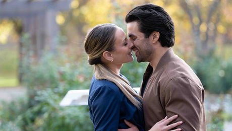 изображение на Някой, някъде там