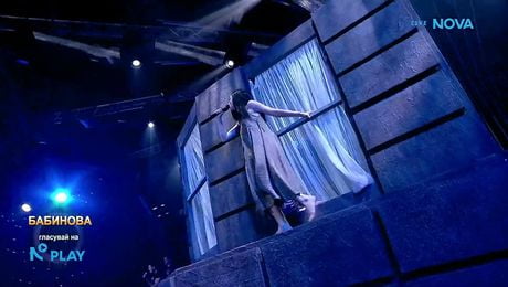 изображение на Бабинова като Evanesence - Bring Me To Life | Като две капки вода