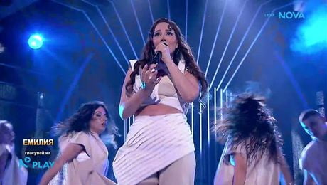 изображение на Емилия като Дара Екимова - „Дишам” | Като две капки вода