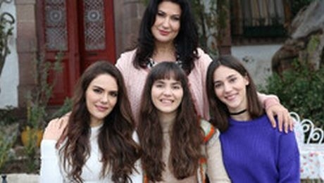 изображение на Три сестри
